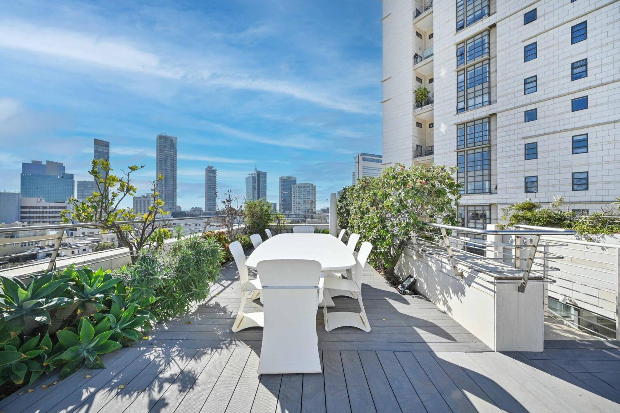 The Lounge Pool By Holyguest Apartment Tel Aviv