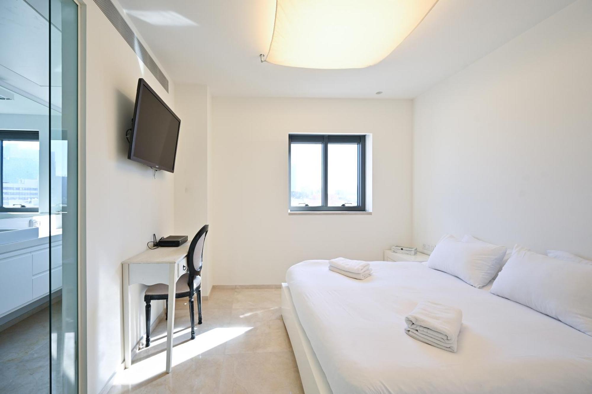 The Lounge Pool By Holyguest Apartment Tel Aviv