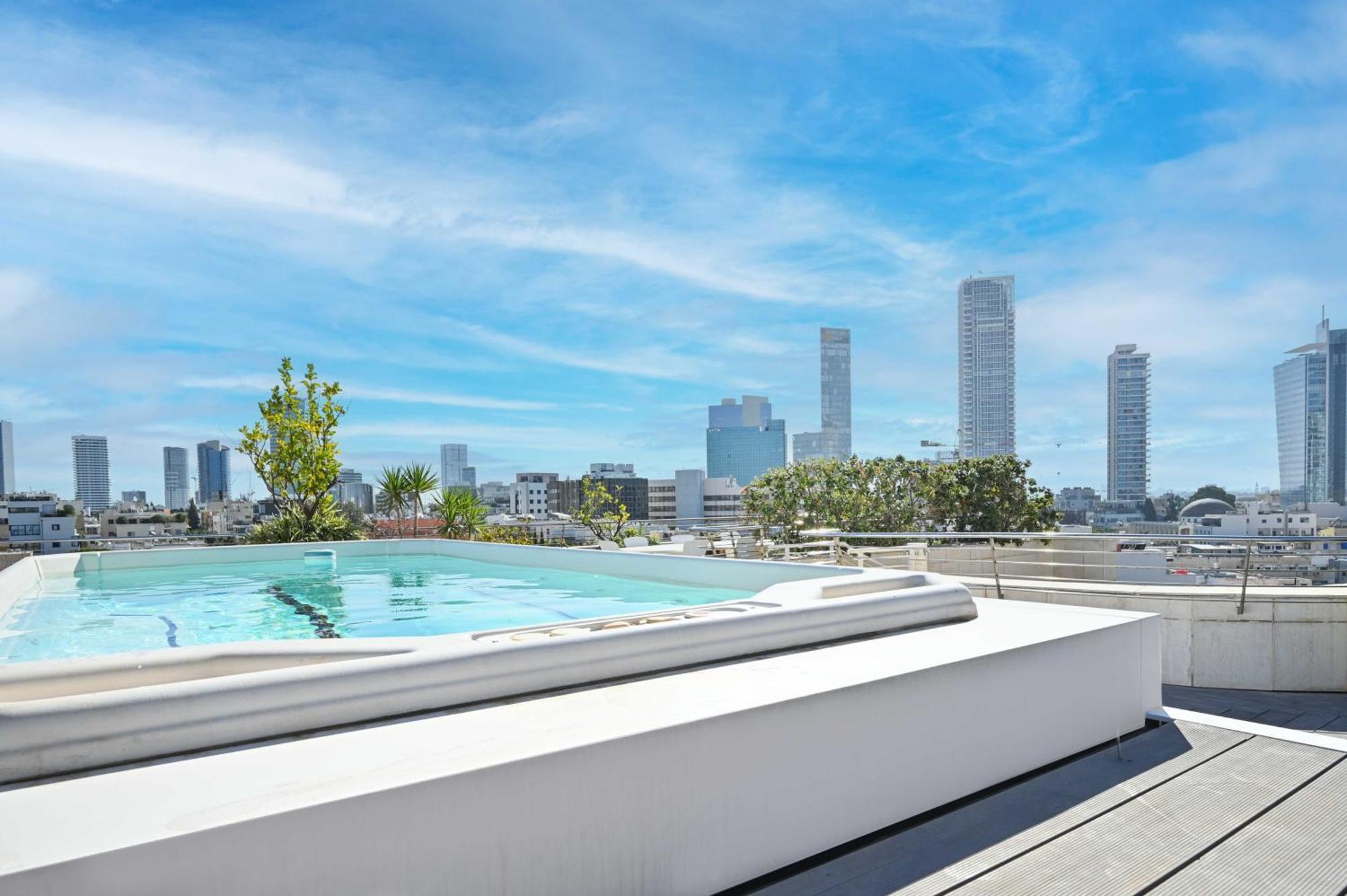 The Lounge Pool By Holyguest Apartment *